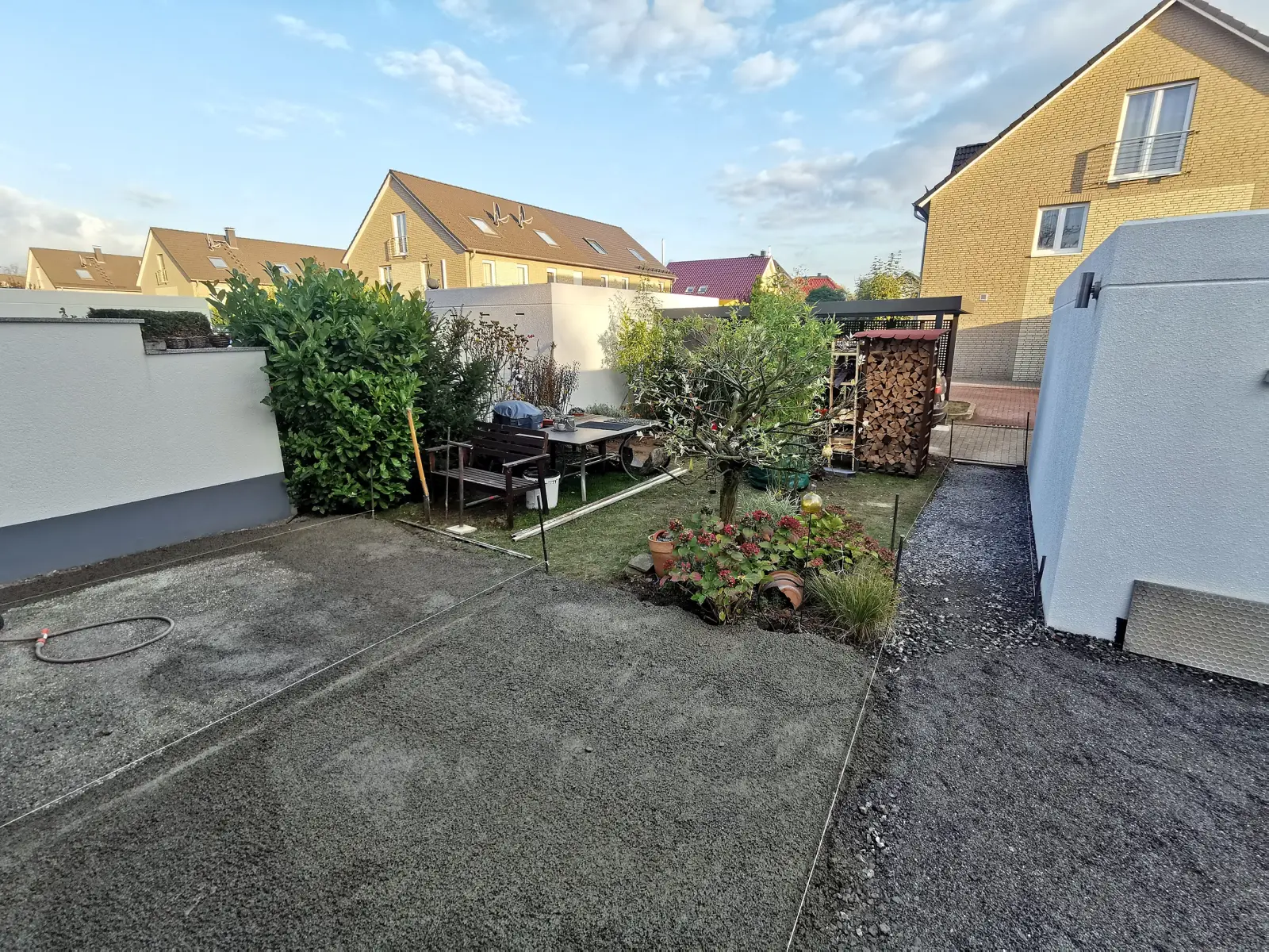 Vorher: Terrasse und Wege in Herne aus Feinsteinzeug